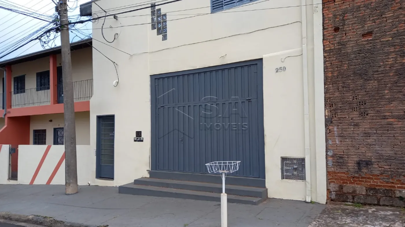 Alugar Comercial / Galp&atilde;o - Barrac&atilde;o em Botucatu R$ 1.500,00 - Foto 1