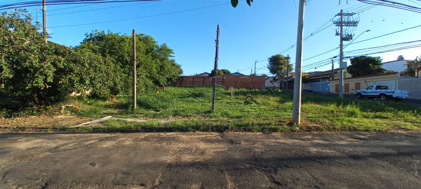 Comprar Terreno / Padr&atilde;o em Botucatu R$ 180.000,00 - Foto 2