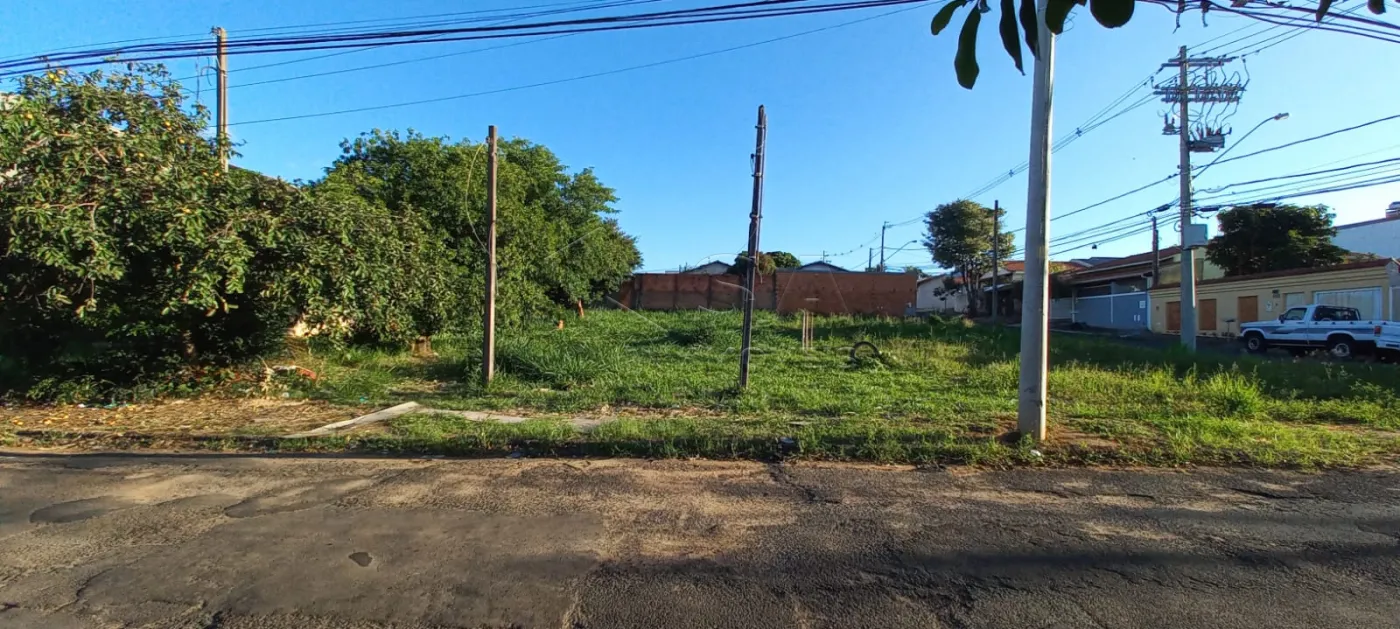 Comprar Terreno / Padr&atilde;o em Botucatu R$ 180.000,00 - Foto 3