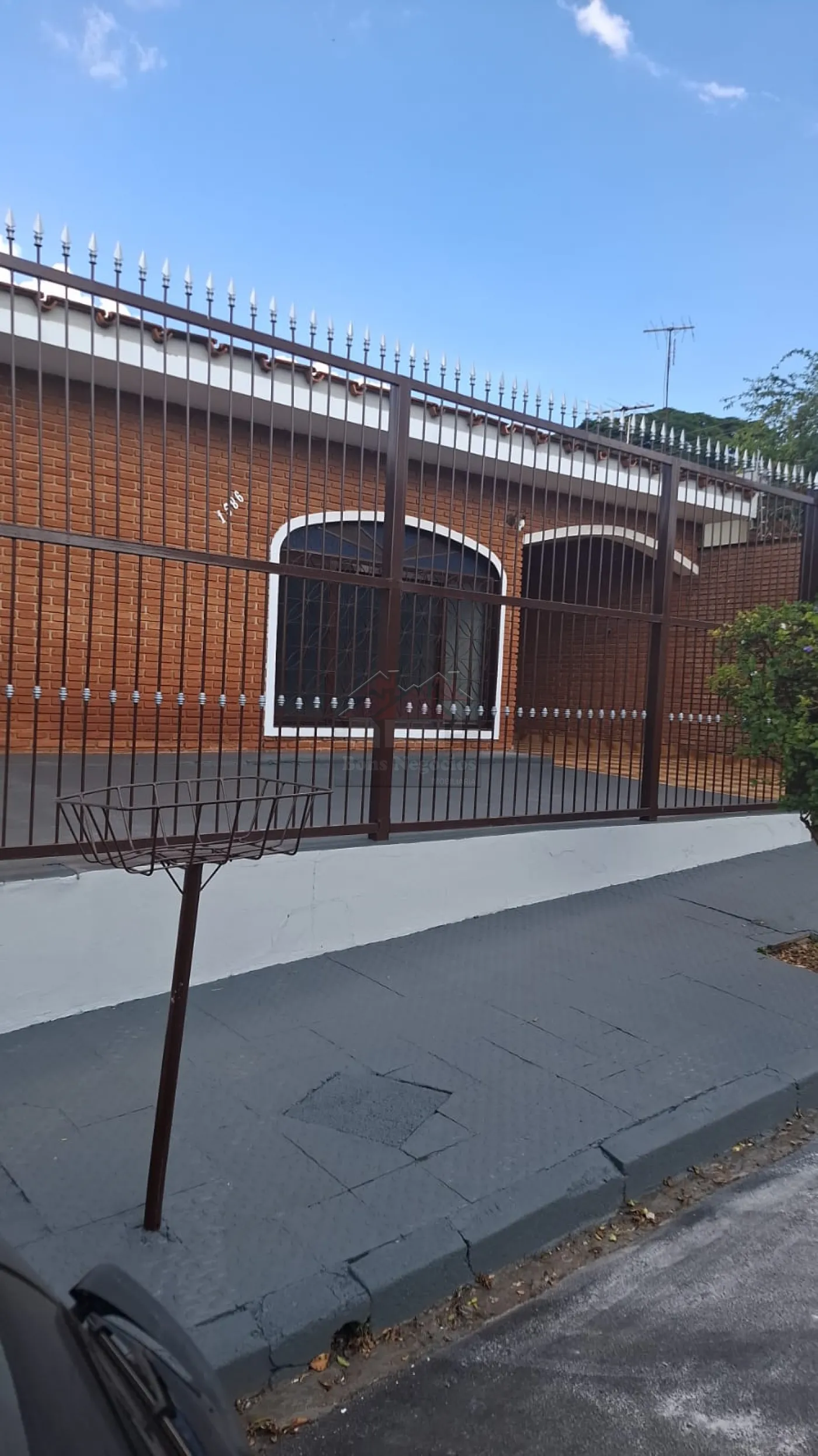 Alugar Casa / Padr&atilde;o em Ribeir&atilde;o Preto R$ 3.000,00 - Foto 1