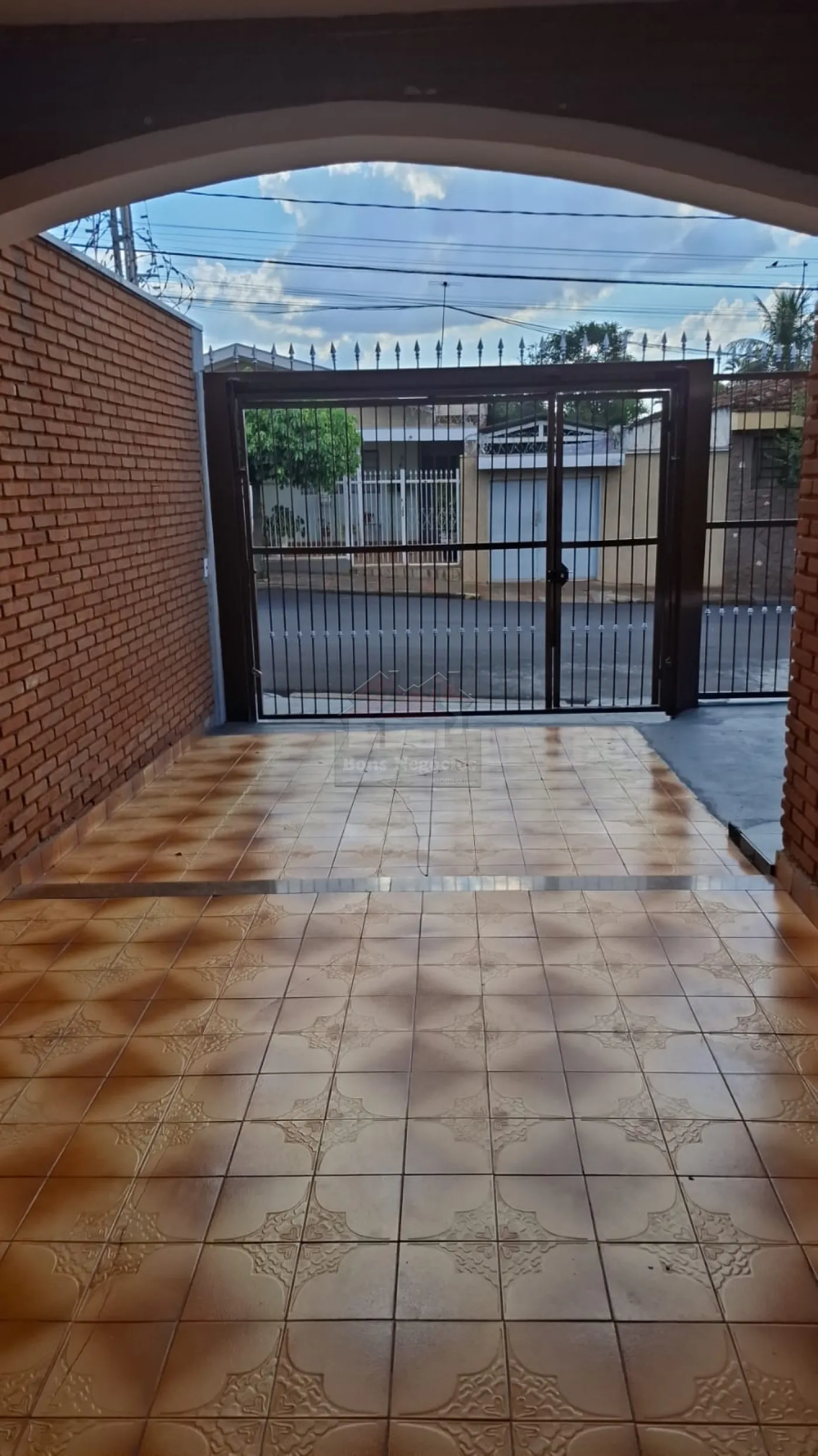 Alugar Casa / Padr&atilde;o em Ribeir&atilde;o Preto R$ 3.000,00 - Foto 2