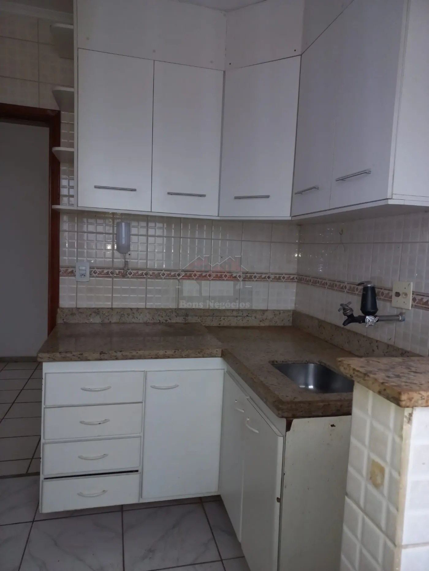 Alugar Apartamento / Aluguel em Ribeir&atilde;o Preto R$ 1.100,00 - Foto 2