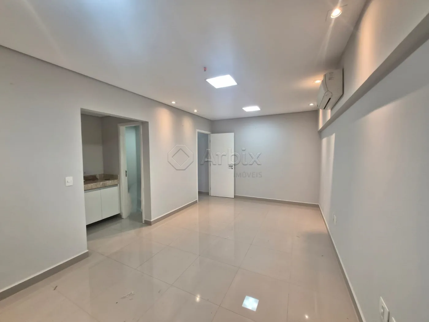 Alugar Comercial / Sala Comercial em Condom&iacute;nio em Americana R$ 3.000,00 - Foto 1