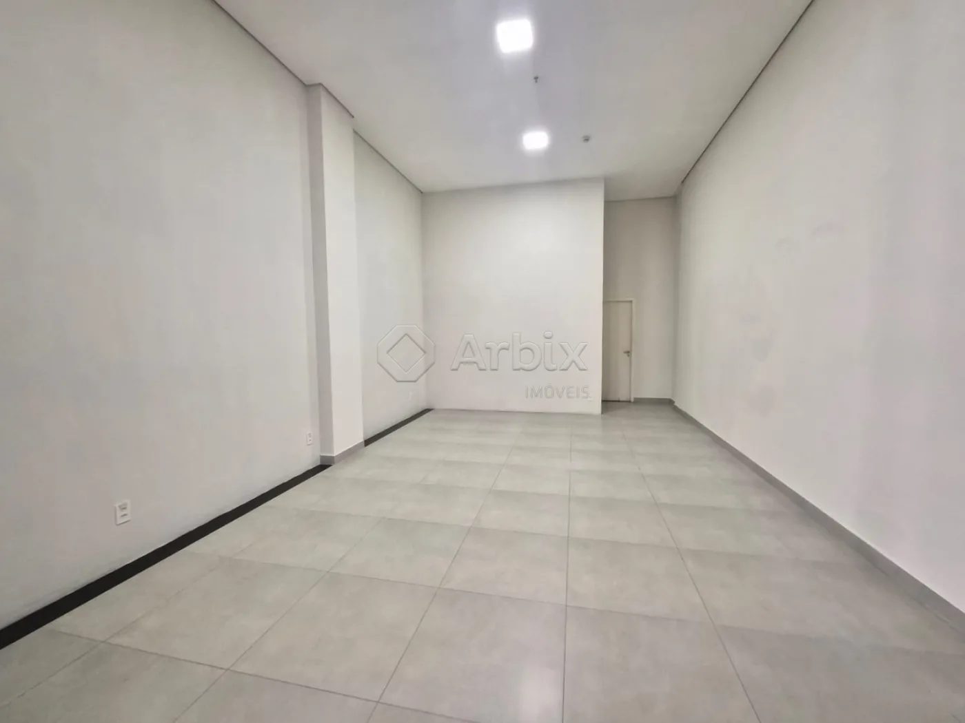 Alugar Comercial / Sala Comercial em Condom&iacute;nio em Americana R$ 3.000,00 - Foto 2