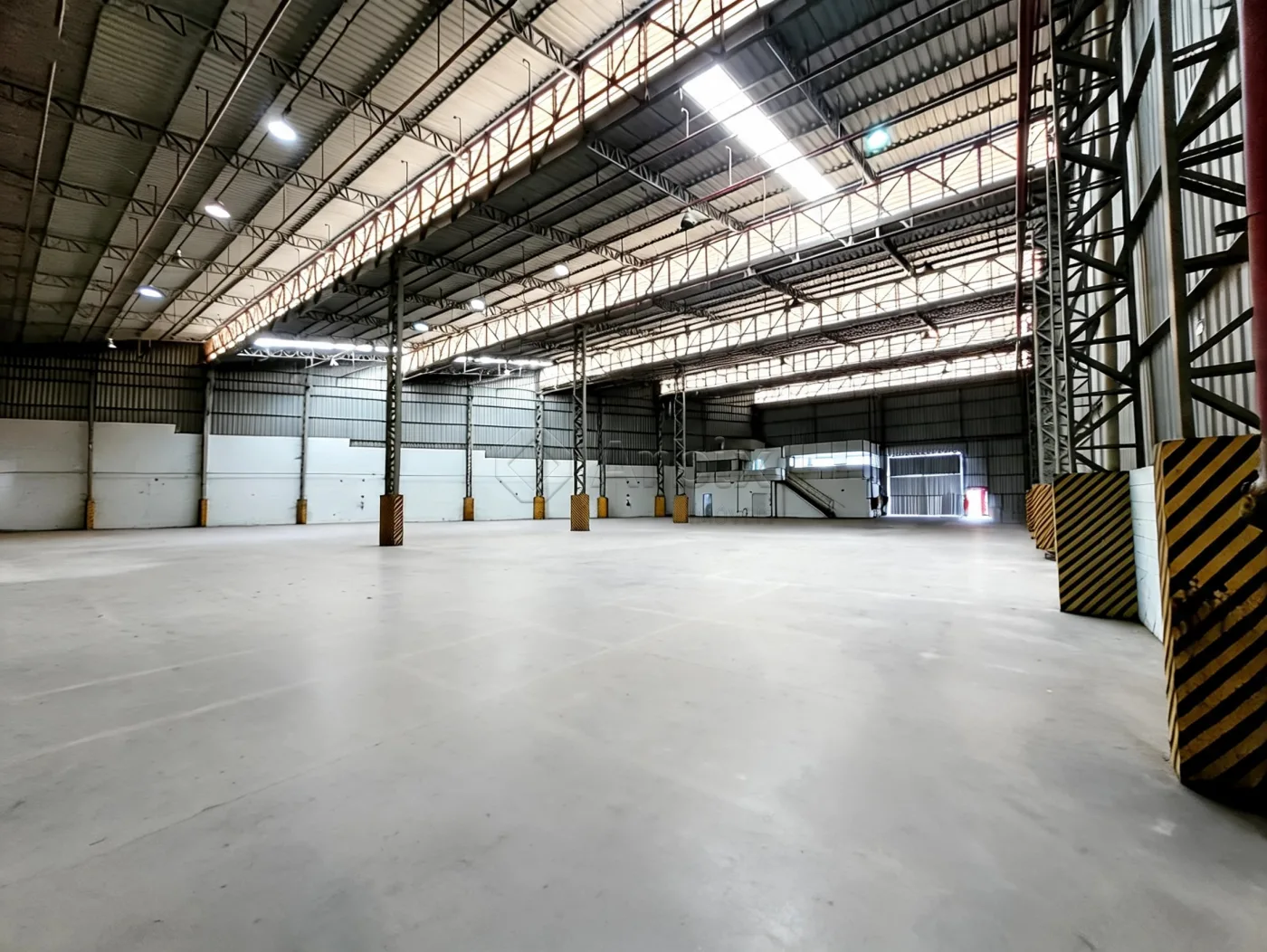 Alugar Comercial / Sal&atilde;o Industrial em Condom&iacute;nio em Limeira R$ 39.480,00 - Foto 2