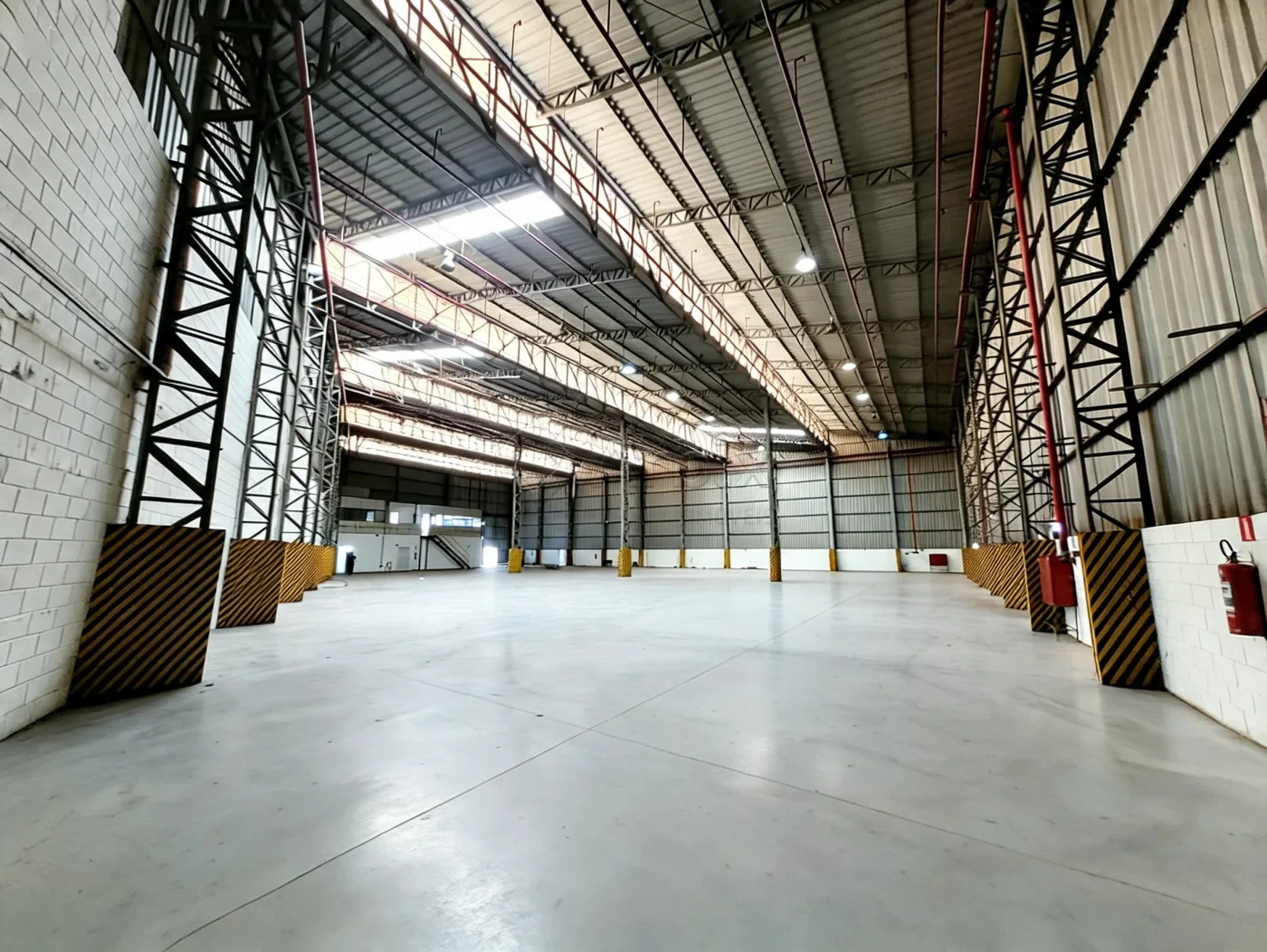 Alugar Comercial / Sal&atilde;o Industrial em Condom&iacute;nio em Limeira R$ 39.480,00 - Foto 4