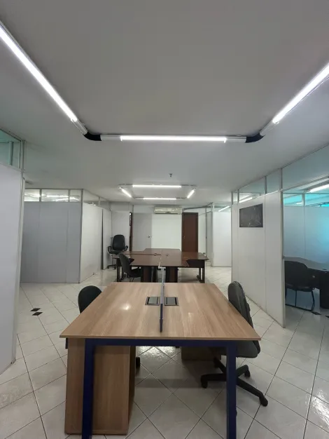 Americana Centro Comercial Locacao R$ 1.700,00 Condominio R$1.467,00  2 Vagas Area construida 100.00m2