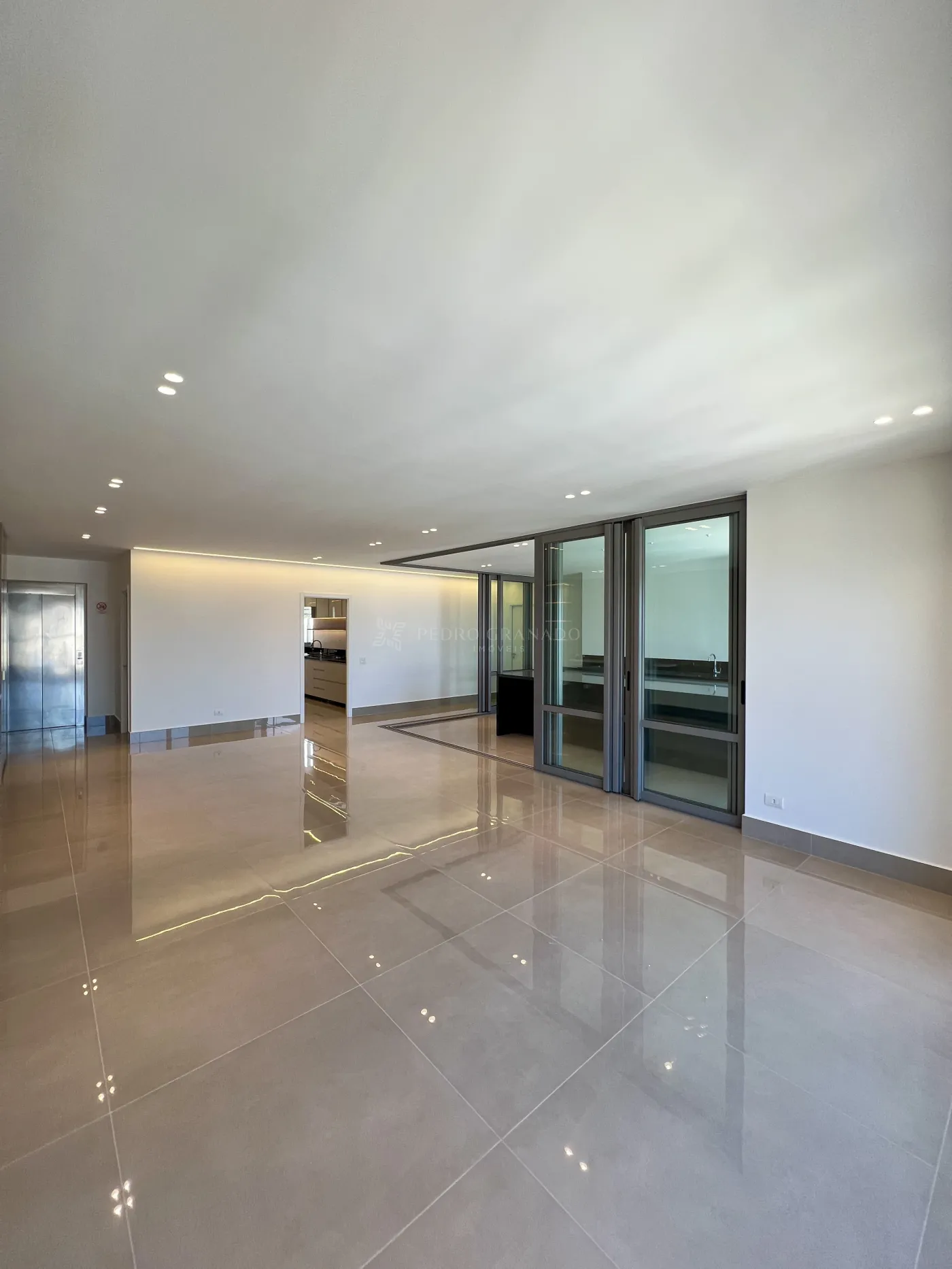 Apartamento para alugar em Zona 04, Maringá — Portal Chave Fácil