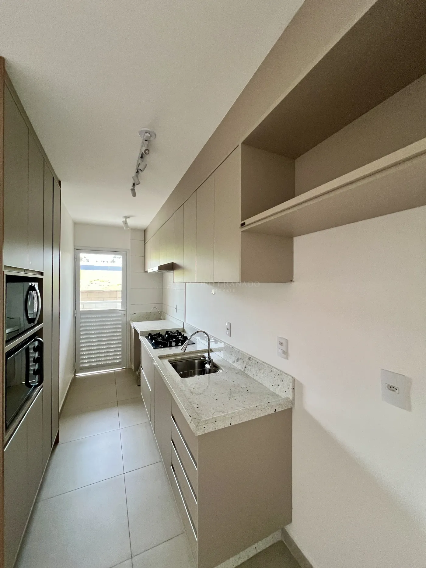 Apartamento para alugar em Zona 08, Maringá — Portal Chave Fácil