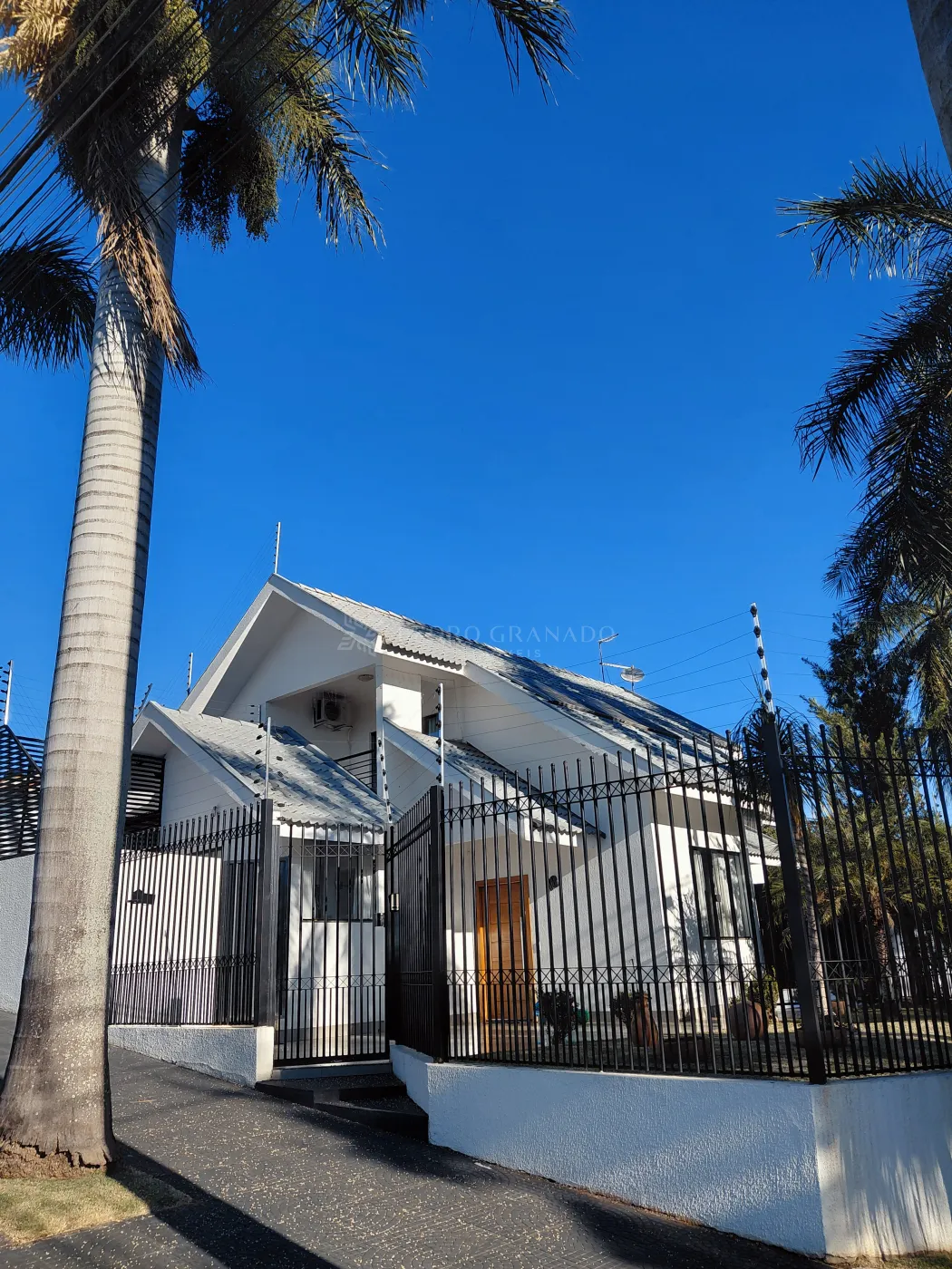 Sobrado à venda em Jardim Novo Oásis, Maringá — Portal Chave Fácil
