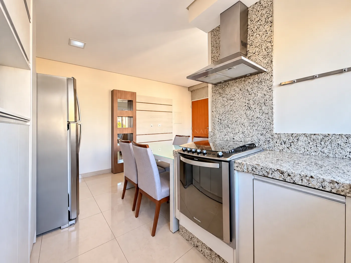Apartamento para alugar em Zona 07, Maringá — Portal Chave Fácil