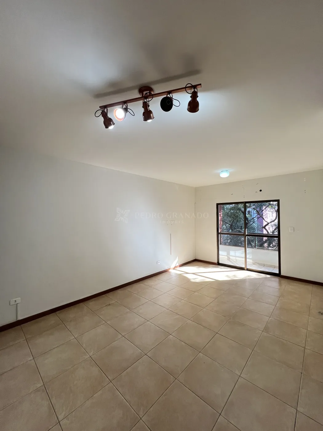 Apartamento para alugar em Zona 07, Maringá — Portal Chave Fácil