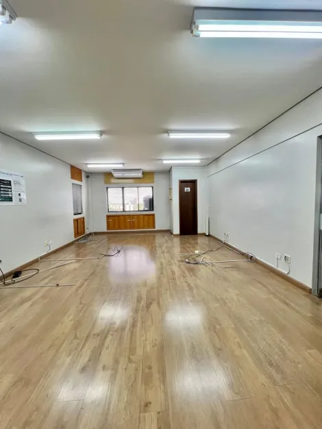 Maringa Zona Armazem comercial Locacao R$ 1.350,00 Condominio R$280,00  Area do terreno 56.69m2 
