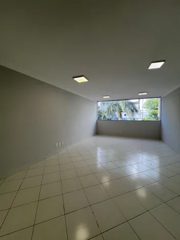 Maringa Zona 07 comercial Locacao R$ 2.000,00 Condominio R$275,00  Area do terreno 300.00m2 Area construida 56.51m2