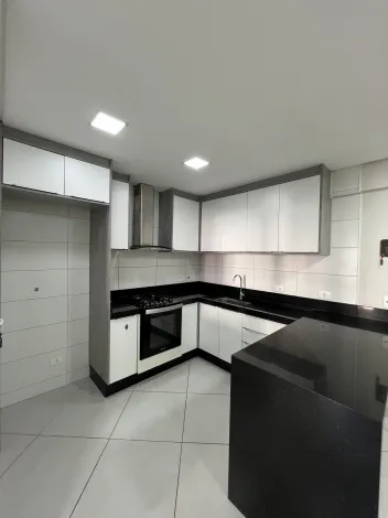 Maringa Zona 01 Apartamento Locacao R$ 2.980,00 Condominio R$440,00 3 Dormitorios 1 Vaga 