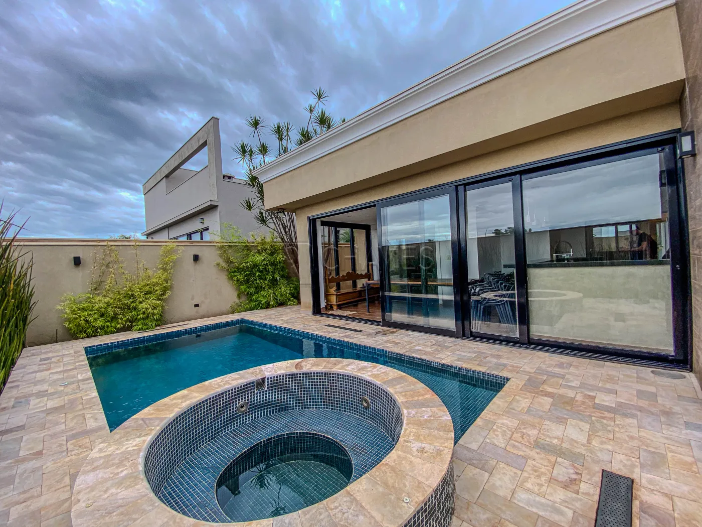 Alugar Casa / Condom&iacute;nio em Ribeir&atilde;o Preto R$ 15.000,00 - Foto 2