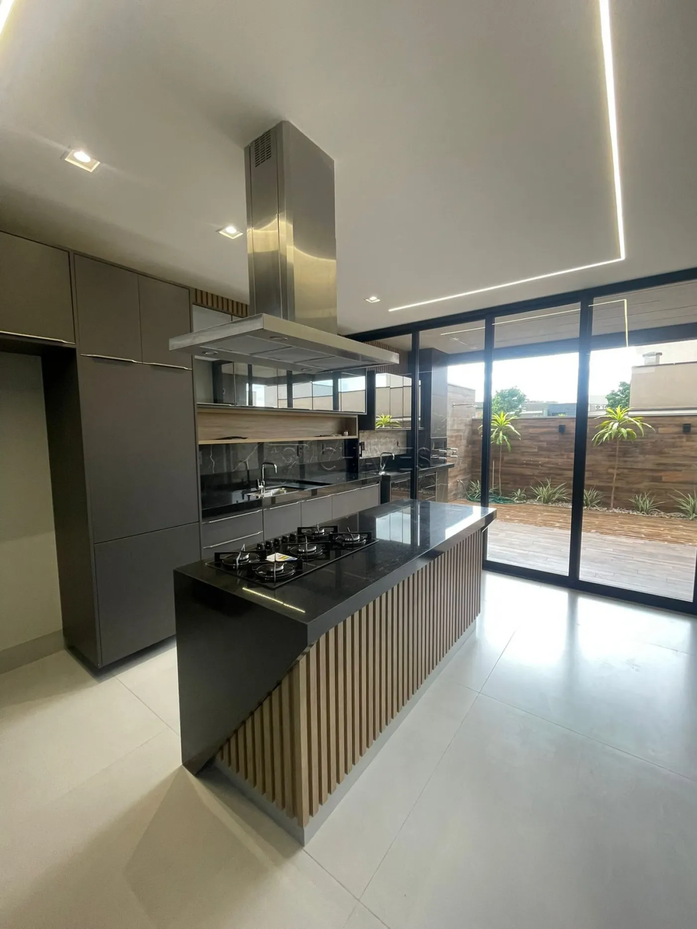 Comprar Casa / Condom&iacute;nio em Bonfim Paulista R$ 1.170.000,00 - Foto 4