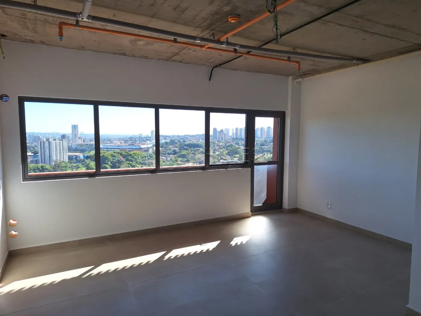 Alugar Comercial / Sala em Condom&iacute;nio em Ribeir&atilde;o Preto R$ 3.500,00 - Foto 1