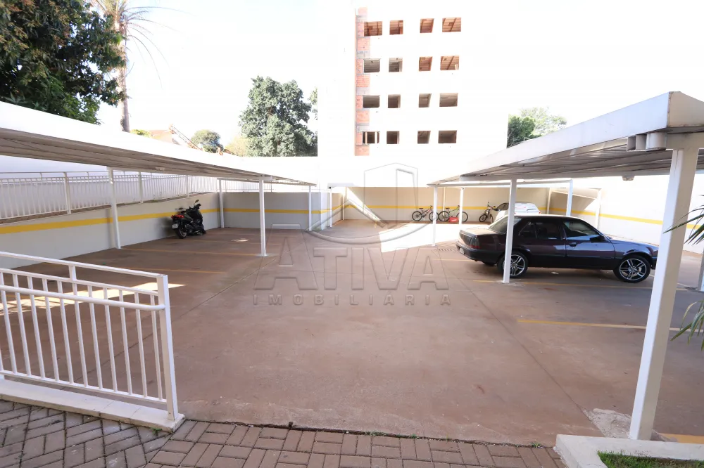 Alugar Apartamento / Padr&atilde;o em Toledo R$ 1.300,00 - Foto 8