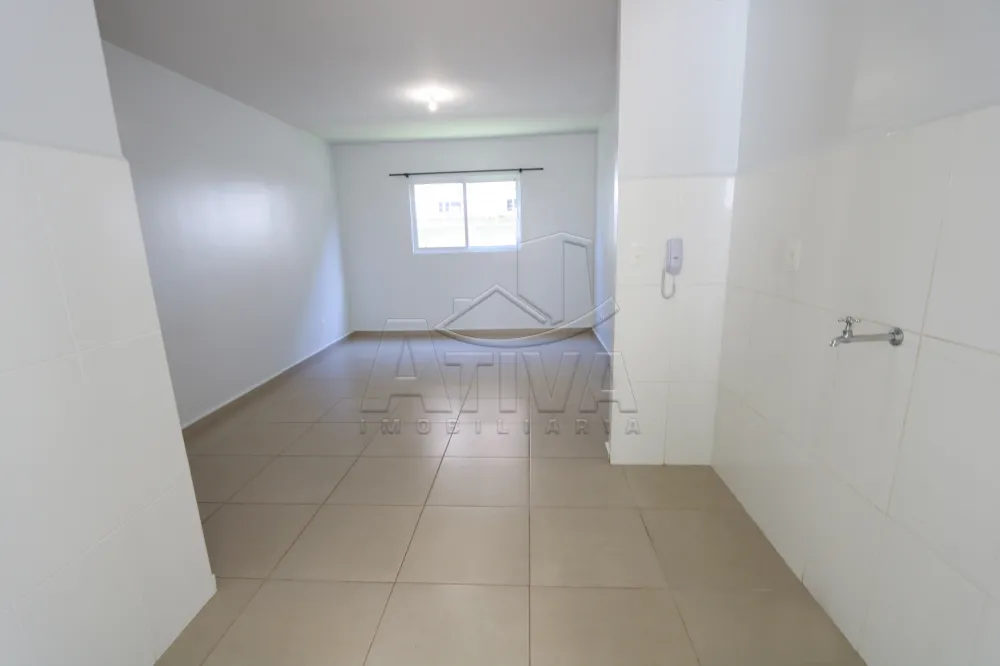 Alugar Apartamento / Padr&atilde;o em Toledo R$ 1.250,00 - Foto 6