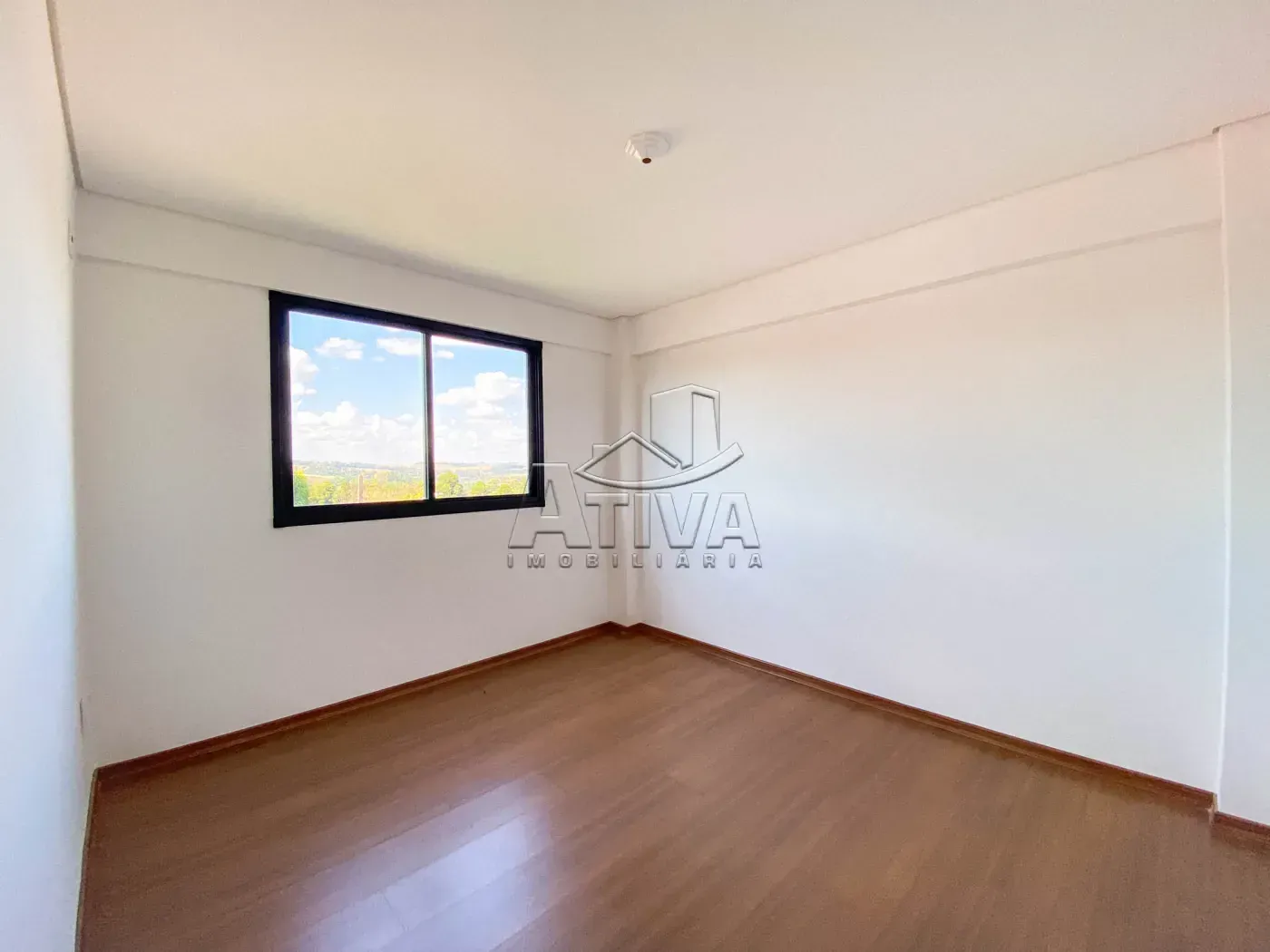 Comprar Apartamento / Padr&atilde;o em Toledo R$ 320.000,00 - Foto 4