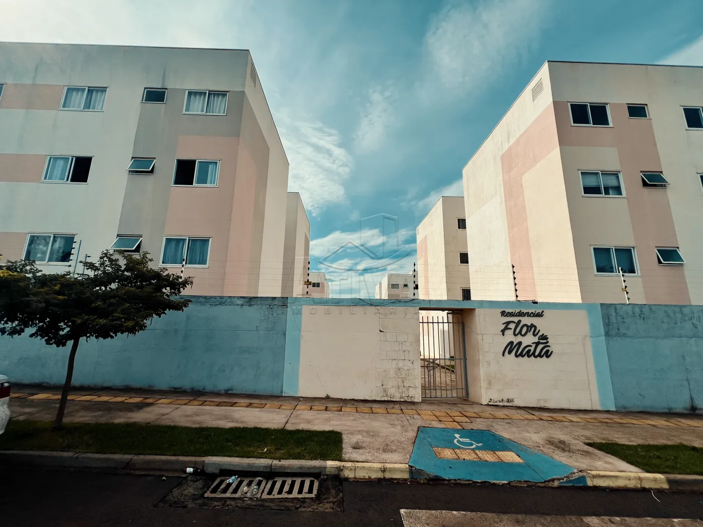 Alugar Apartamento / Padr&atilde;o em Toledo R$ 1.500,00 - Foto 1