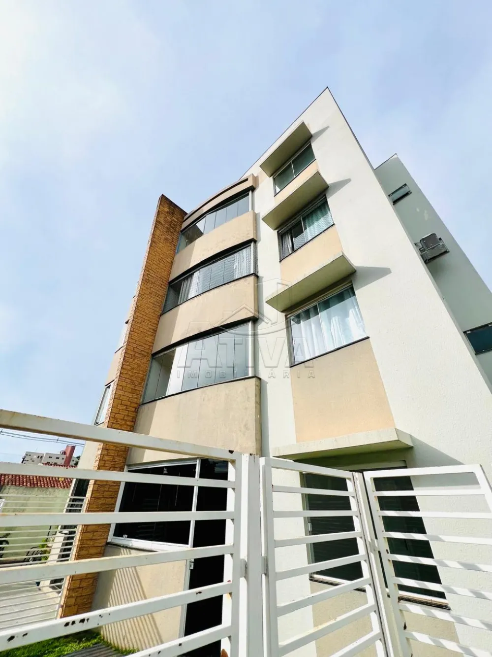 Comprar Apartamento / Padr&atilde;o em Toledo R$ 405.000,00 - Foto 2