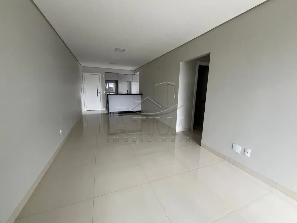 Alugar Apartamento / Padr&atilde;o em Toledo R$ 2.200,00 - Foto 16
