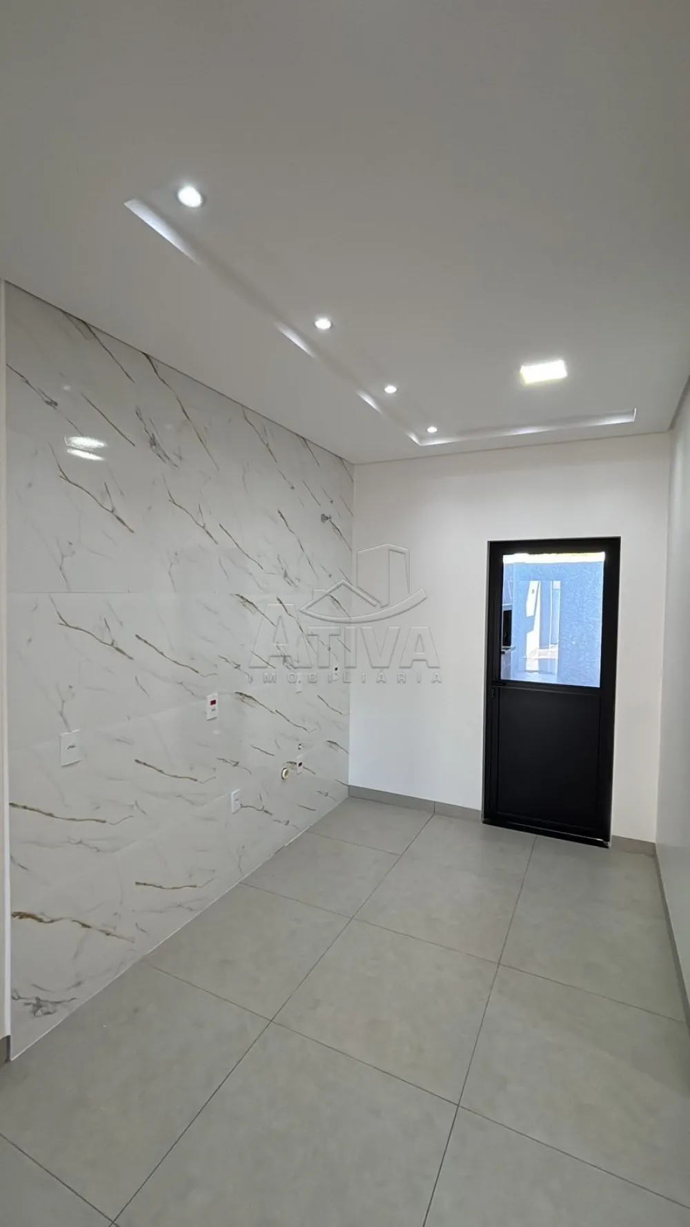 Comprar Casa / Padr&atilde;o em Toledo R$ 380.000,00 - Foto 2