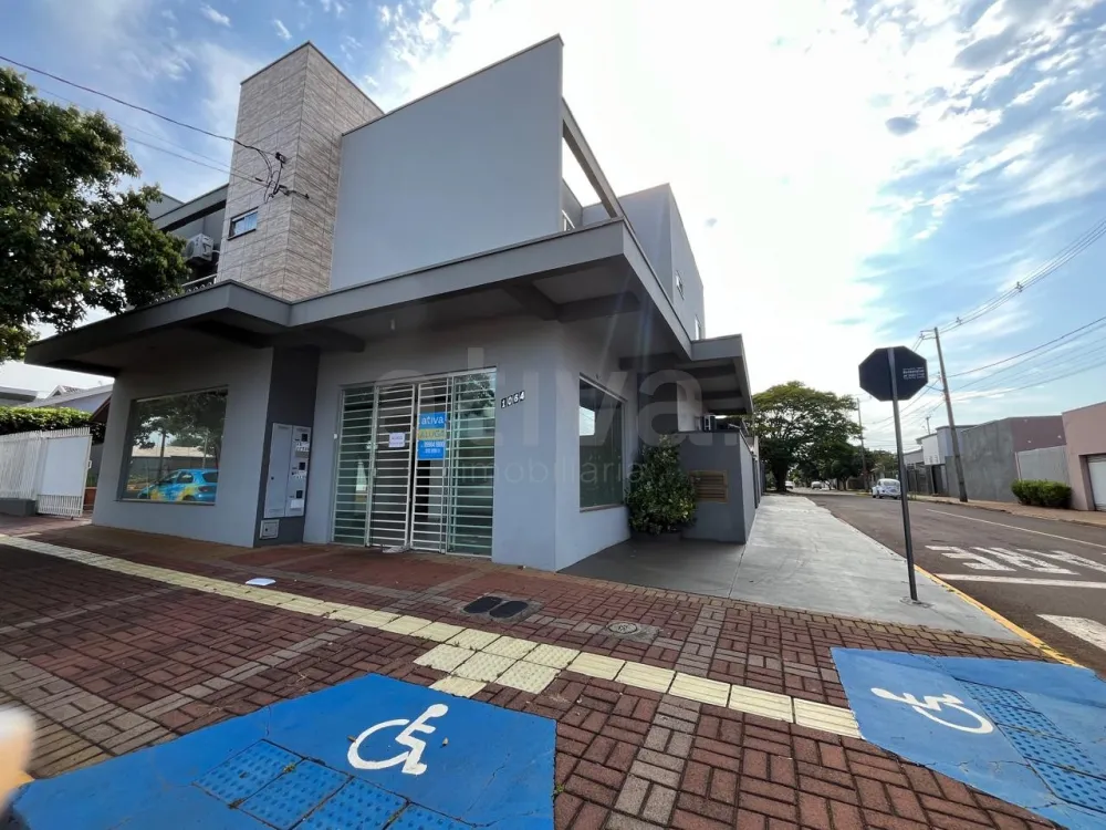 Alugar Comercial / Sala Comercial em Toledo R$ 1.700,00 - Foto 2