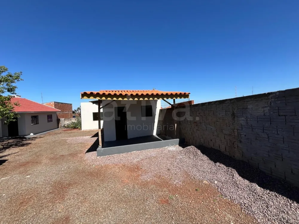 Alugar Casa / Padr&atilde;o em Toledo R$ 1.100,00 - Foto 2