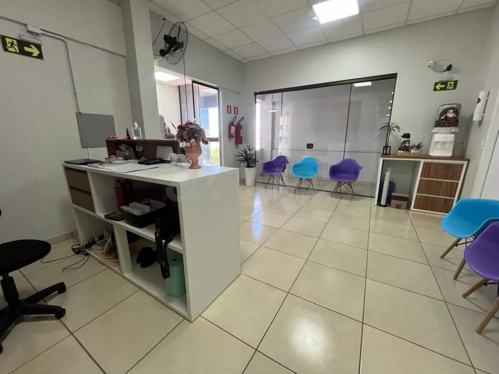 Alugar Comercial / Sala Comercial em Toledo R$ 1.300,00 - Foto 3