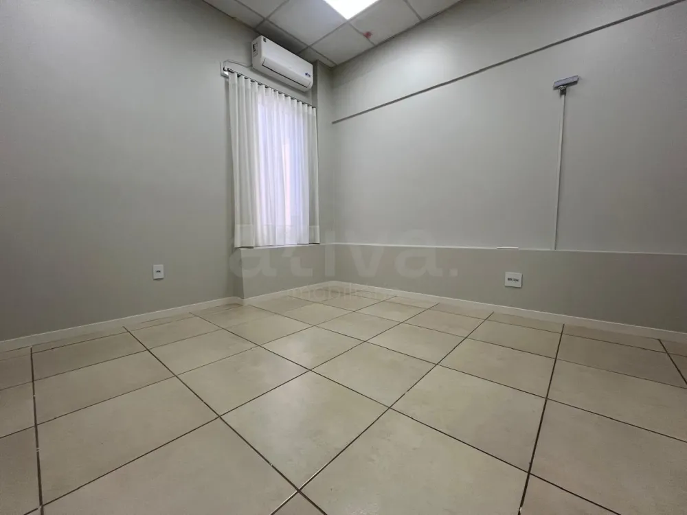 Alugar Comercial / Sala Comercial em Toledo R$ 1.300,00 - Foto 5