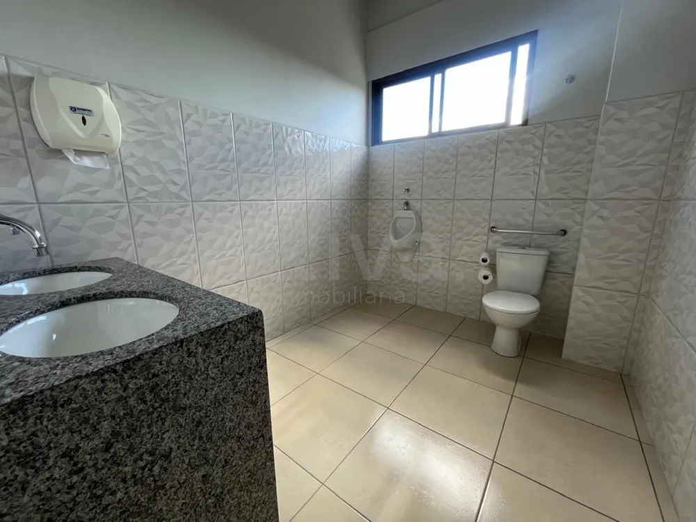 Alugar Comercial / Sala Comercial em Toledo R$ 1.100,00 - Foto 8