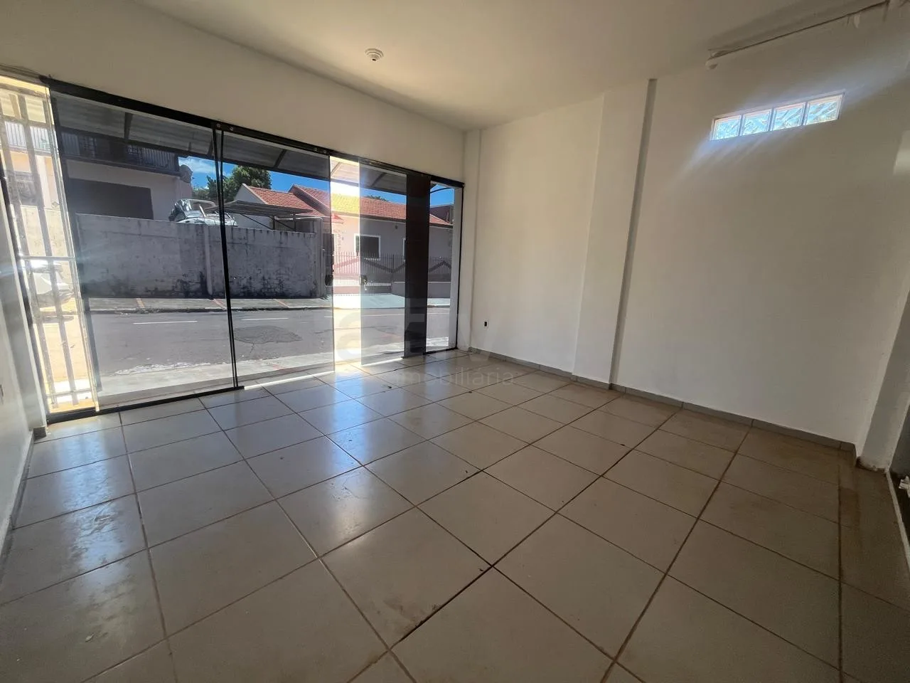 Alugar Comercial / Sala Comercial em Toledo R$ 1.650,00 - Foto 2