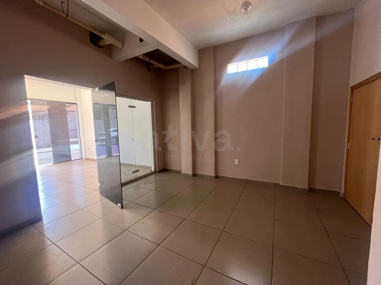 Alugar Comercial / Sala Comercial em Toledo R$ 1.650,00 - Foto 5