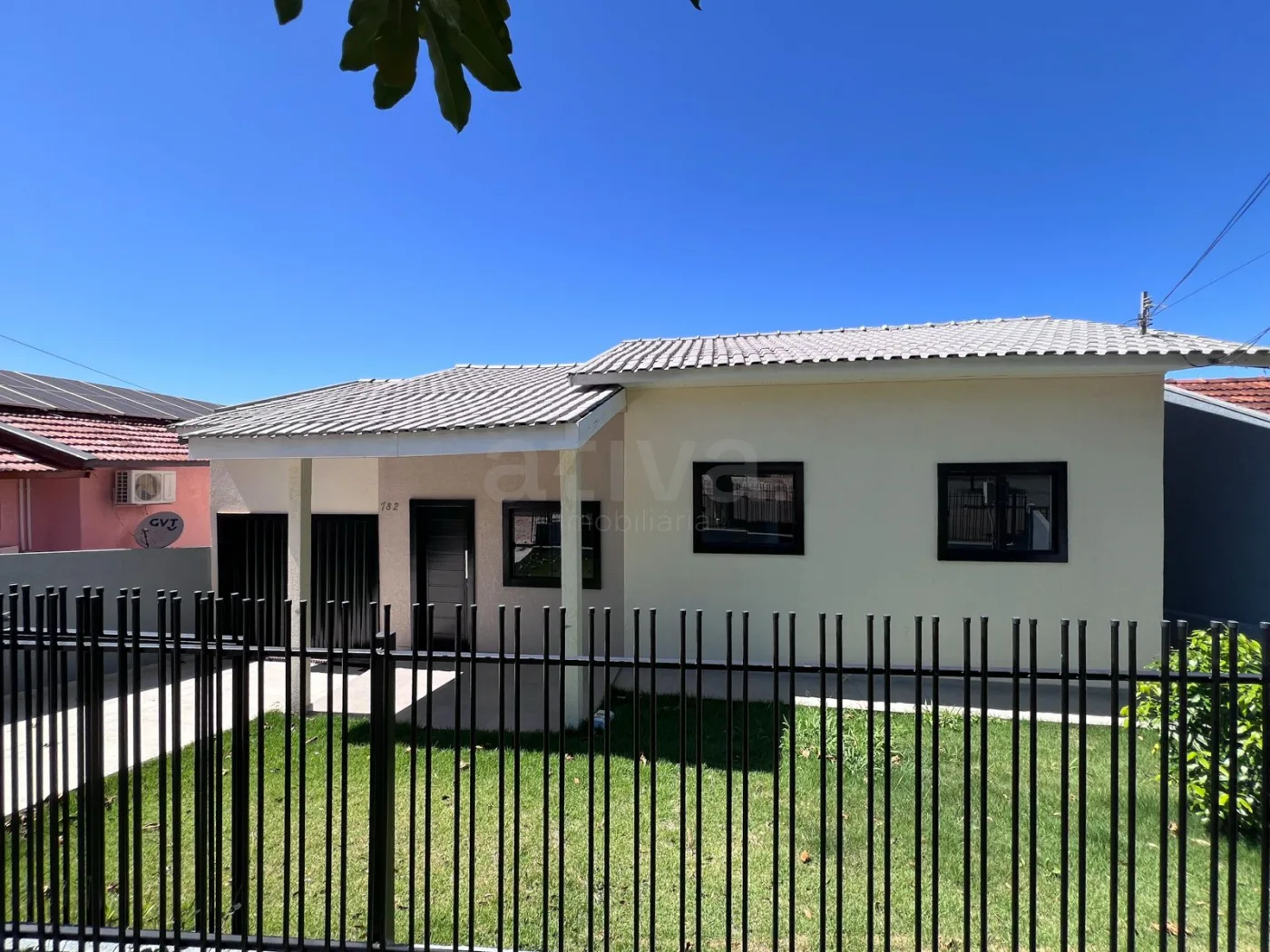 Comprar Casa / Padr&atilde;o em Toledo R$ 450.000,00 - Foto 1