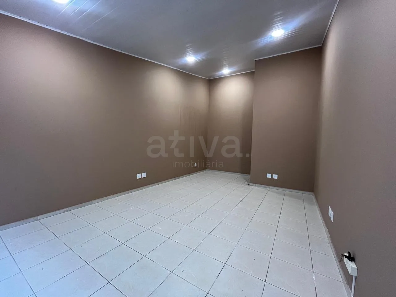 Alugar Comercial / Sala Comercial em Toledo R$ 1.300,00 - Foto 1