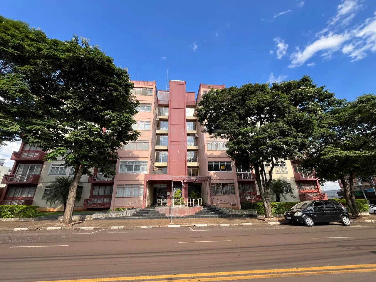 Alugar Apartamento / Padr&atilde;o em Toledo R$ 2.700,00 - Foto 1