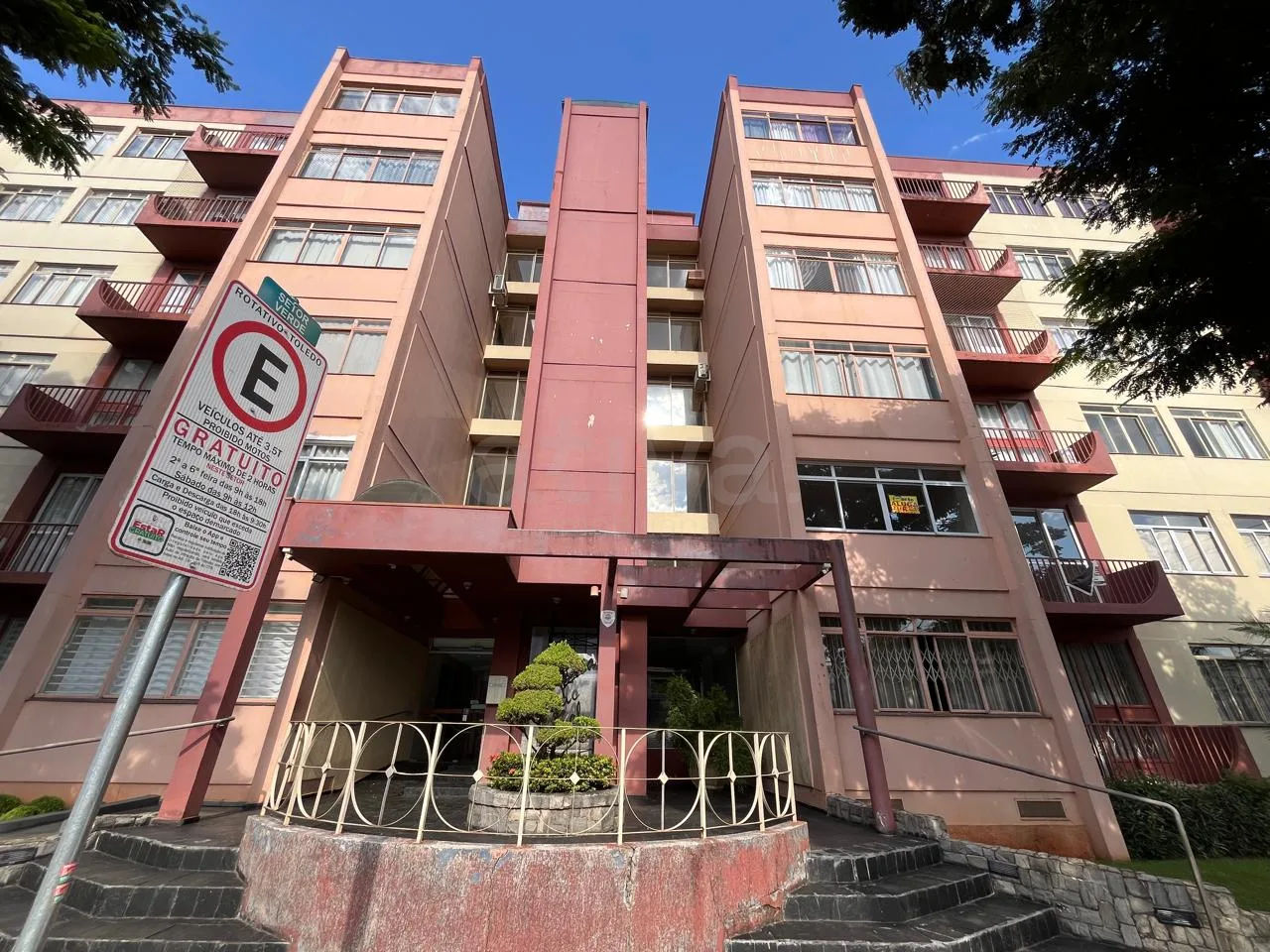 Alugar Apartamento / Padr&atilde;o em Toledo R$ 2.700,00 - Foto 3