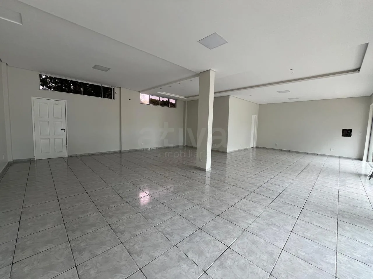 Alugar Comercial / Sala Comercial em Toledo R$ 3.300,00 - Foto 2