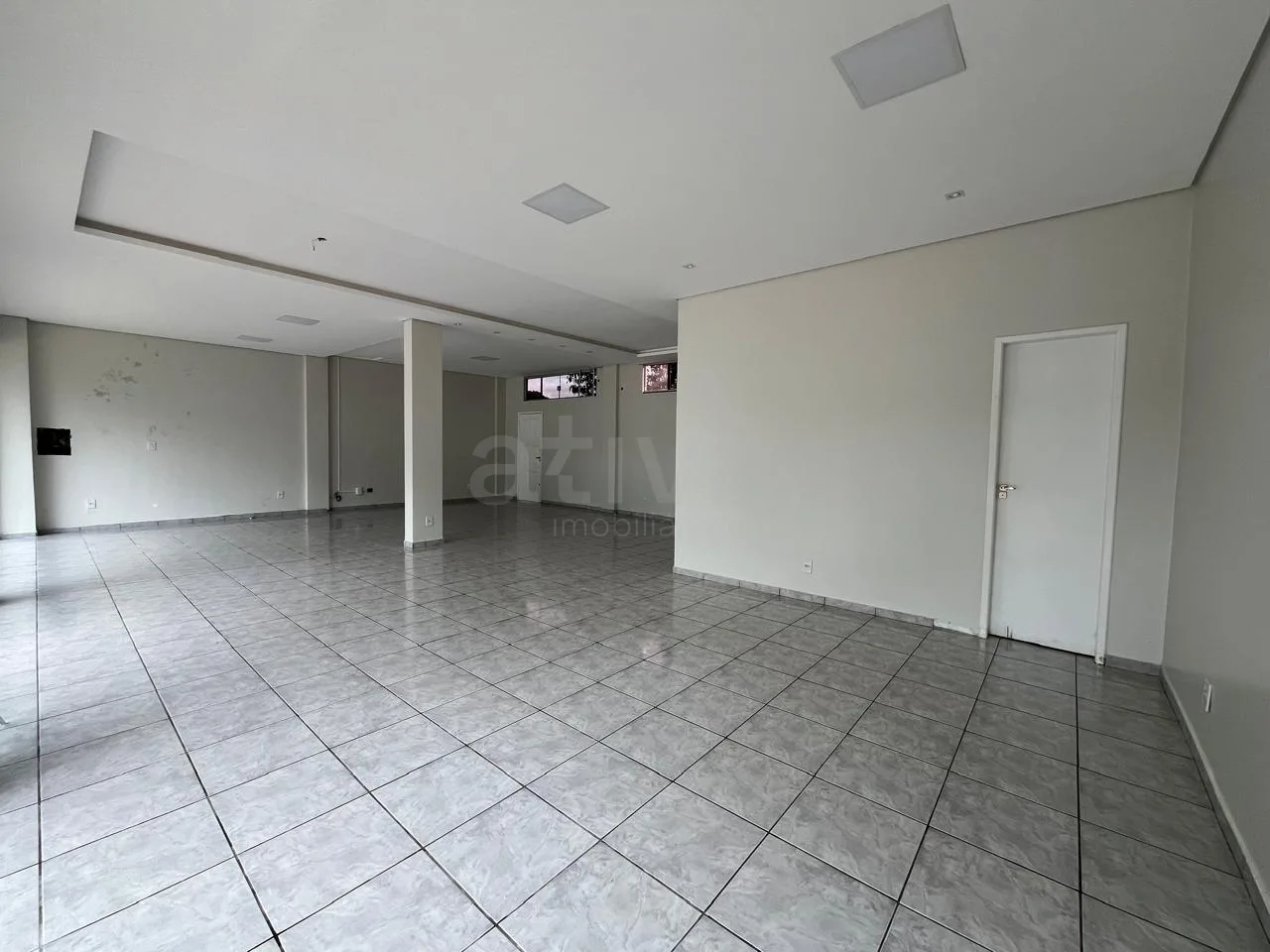 Alugar Comercial / Sala Comercial em Toledo R$ 3.300,00 - Foto 3