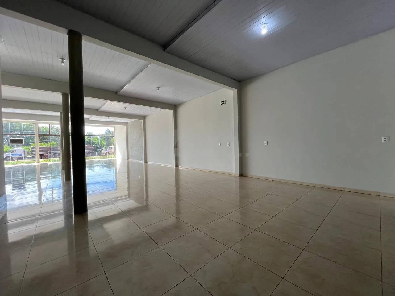 Alugar Comercial / Sala Comercial em Toledo R$ 6.000,00 - Foto 2