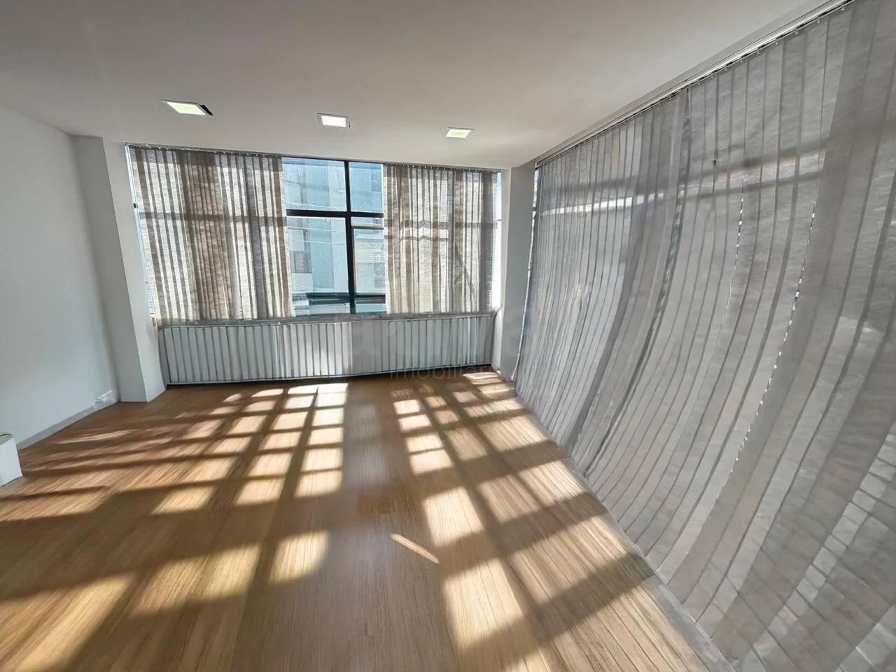 Comprar Comercial / Sala Comercial em Toledo R$ 380.000,00 - Foto 5