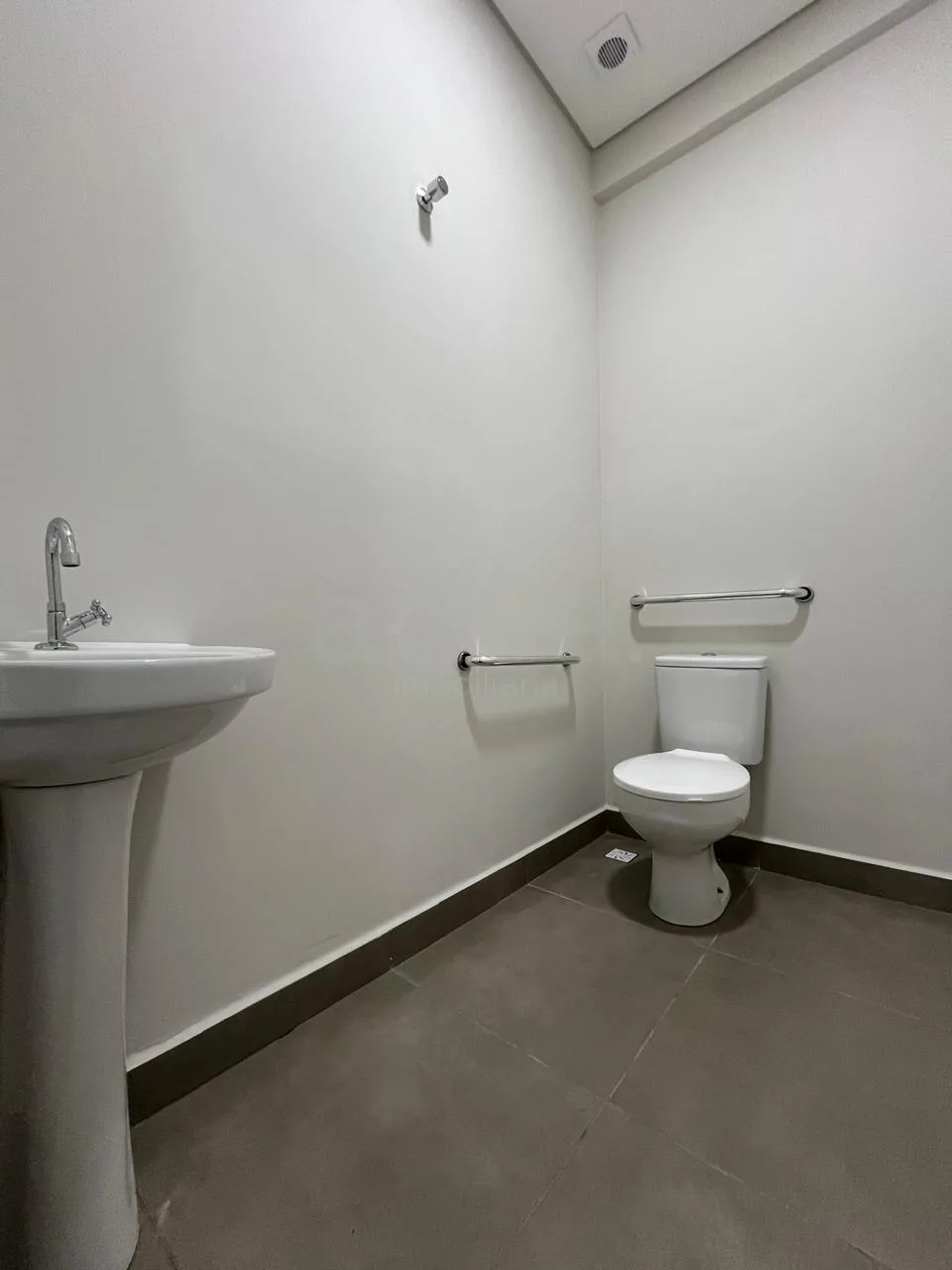 Alugar Comercial / Sala Comercial em Toledo R$ 11.000,00 - Foto 11