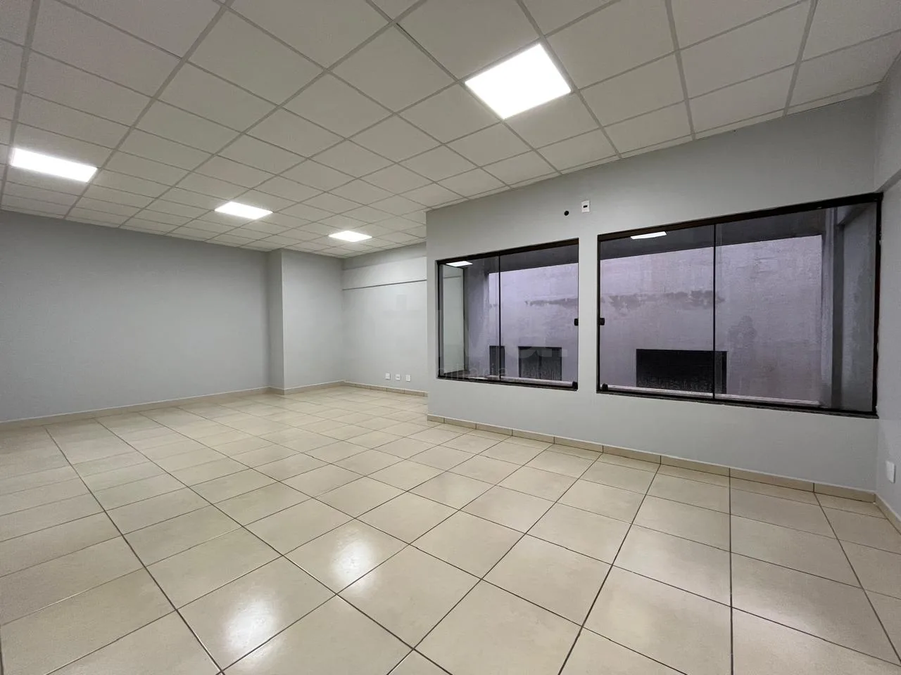 Alugar Comercial / Sala Comercial em Toledo R$ 2.500,00 - Foto 6