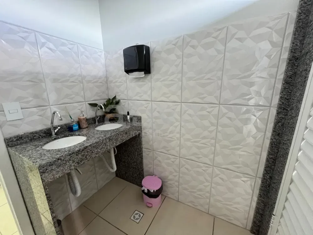 Alugar Comercial / Sala Comercial em Toledo R$ 1.100,00 - Foto 7