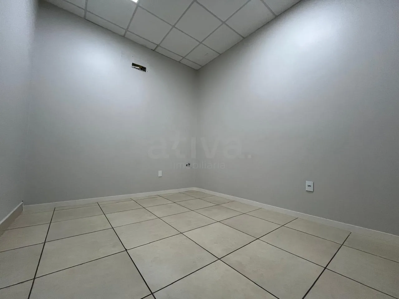 Alugar Comercial / Sala Comercial em Toledo R$ 1.100,00 - Foto 3
