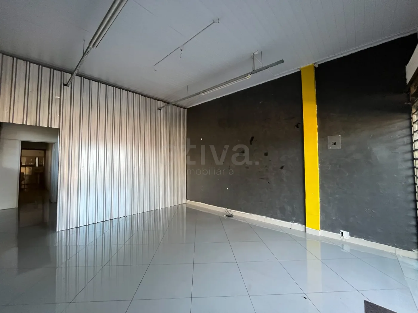 Alugar Comercial / Sala Comercial em Toledo R$ 3.700,00 - Foto 2