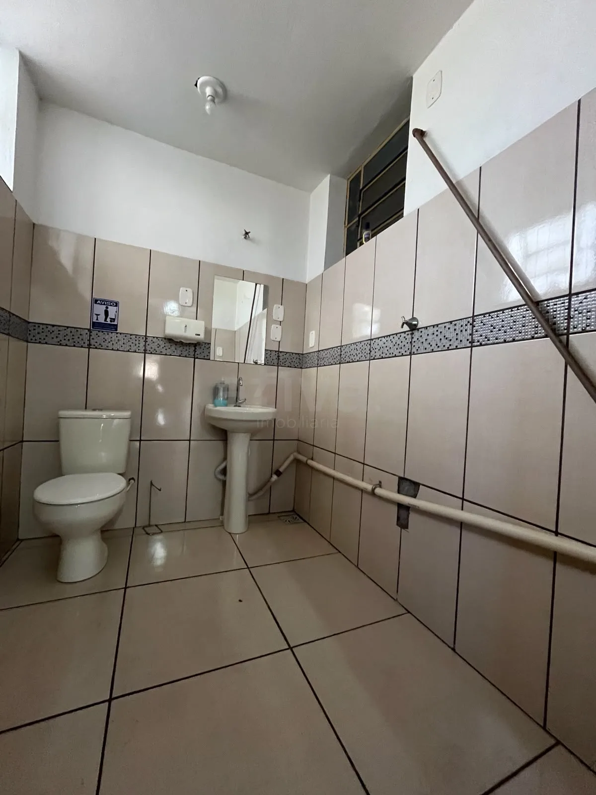 Alugar Comercial / Sala Comercial em Toledo R$ 3.700,00 - Foto 8